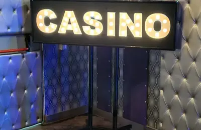 Letrero CASINO iluminado, foto 3 de 4