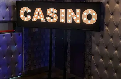 Letrero CASINO iluminado, foto 4 de 4