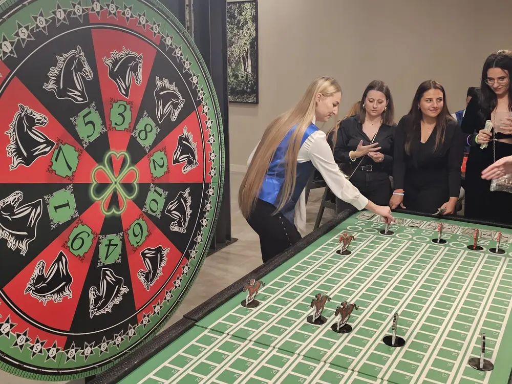 Mesa de carrera de caballos de cuatro metros para eventos
